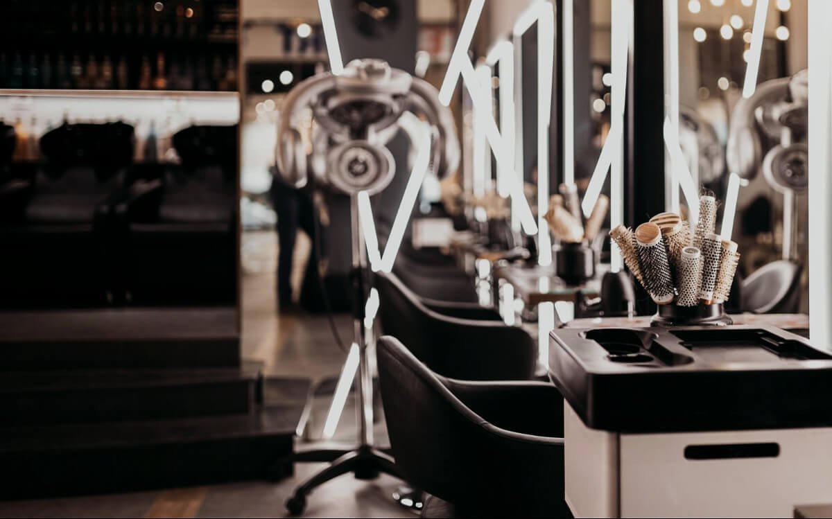 The Right Way to Use Hair Oils for Maximum Shine